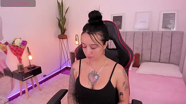 EmmyEvans1 online show from 03.17.25