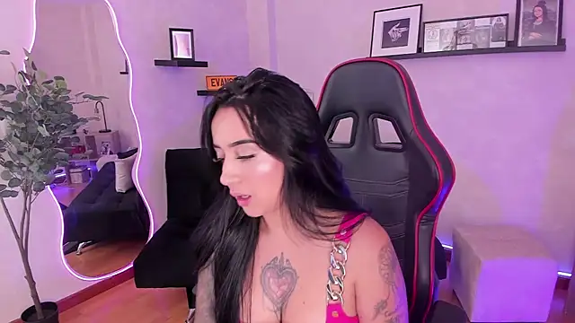 EmmyEvans1 online show from 09.15.25