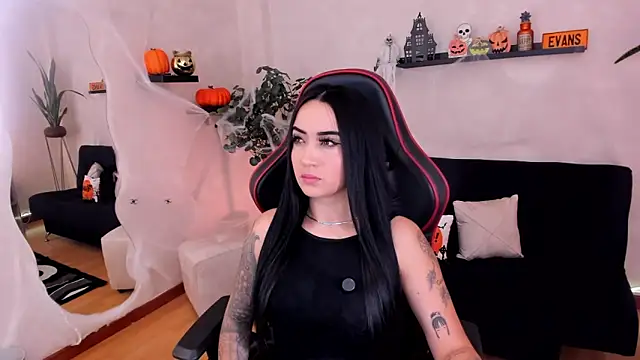 EmmyEvans1 online show from 10.11.25