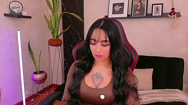 EmmyEvans1 online show from 04.16.26