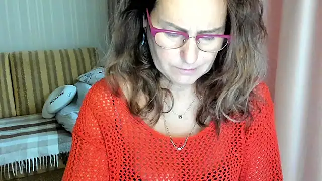 lauraoven online show from 10.14.25