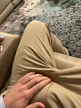 Snapshot of JohnnyBigShot chatting on 01.04.25 JohnnyBigShot online show from 01.04.25