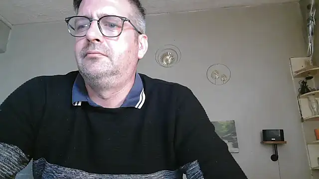 Snapshot of matrikes1 chatting on 05.18.26 matrikes1 online show from 05.18.26