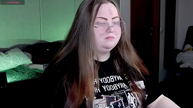 Snapshot of EMMA__CONNOR chatting on 03.17.25 EMMA  CONNOR online show from 03.17.25