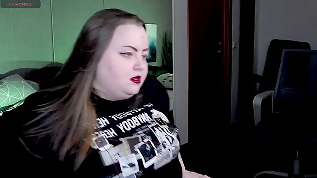 Snapshot of EMMA__CONNOR chatting on 03.18.25 EMMA  CONNOR online show from 03.18.25