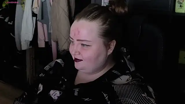 Snapshot of EMMA__CONNOR chatting on 10.15.25 EMMA  CONNOR online show from 10.15.25