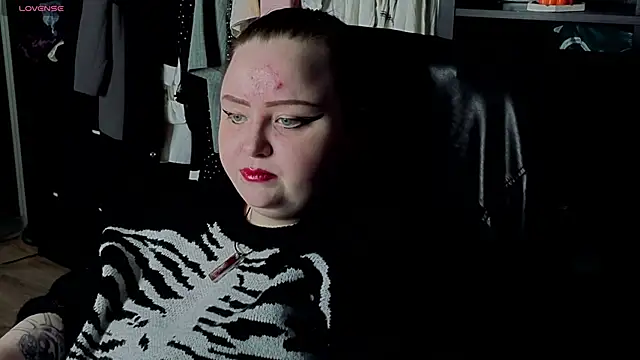 Snapshot of EMMA__CONNOR chatting on 10.31.25 EMMA  CONNOR online show from 10.31.25