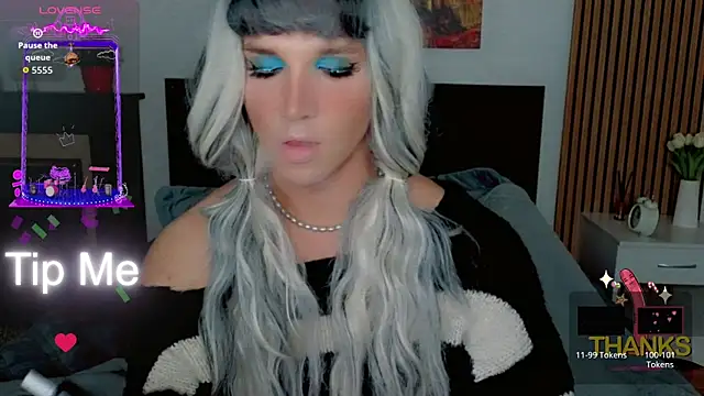 Snapshot of HelenSpellman chatting on 05.25.26 HelenSpellman online show from 05.25.26