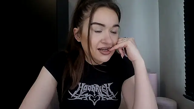 Snapshot of avajade chatting on 02.25.26 avajade online show from 02.25.26