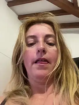 Snapshot of moniquerainx chatting on 04.20.26 moniquerainx online show from 04.20.26