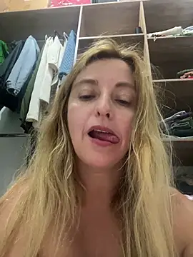 Snapshot of moniquerainx chatting on 04.21.26 moniquerainx online show from 04.21.26