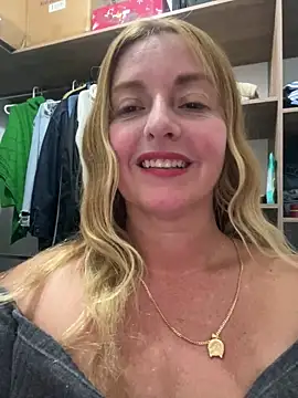 Snapshot of moniquerainx chatting on 06.19.26 moniquerainx online show from 06.19.26