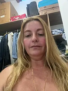Snapshot of moniquerainx chatting on 06.19.26 moniquerainx online show from 06.19.26