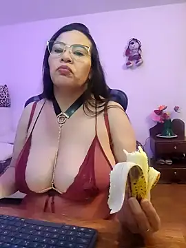 esmeralda milf online show from 03.10.26