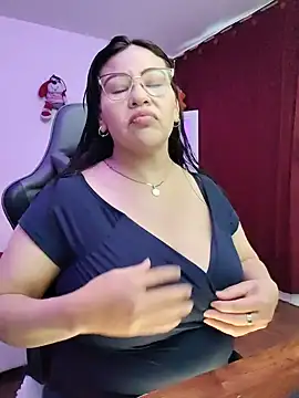 Snapshot of esmeralda_milf chatting on 06.20.26 esmeralda milf online show from 06.20.26