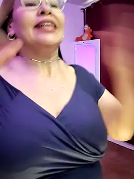 Snapshot of esmeralda_milf chatting on 07.22.26 esmeralda milf online show from 07.22.26