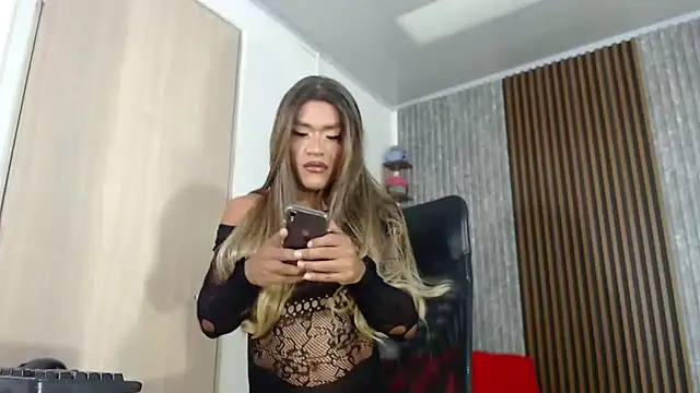 SARA TS FOX online show from 01.16.25