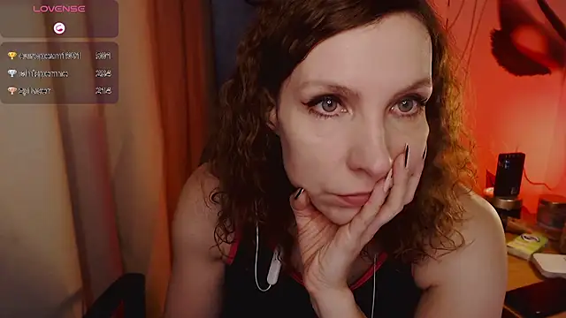 Snapshot of JohansonKatie chatting on 02.04.25 JohansonKatie online show from 02.04.25