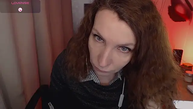 Snapshot of JohansonKatie chatting on 02.13.25 JohansonKatie online show from 02.13.25