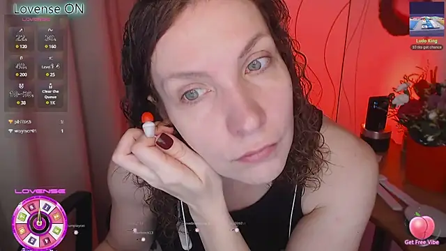 Snapshot of JohansonKatie chatting on 02.17.25 JohansonKatie online show from 02.17.25