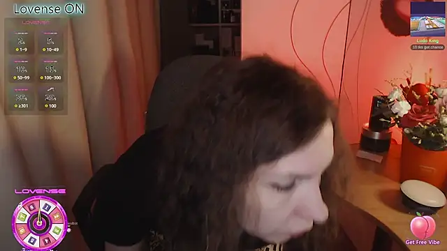 Snapshot of JohansonKatie chatting on 02.17.25 JohansonKatie online show from 02.17.25