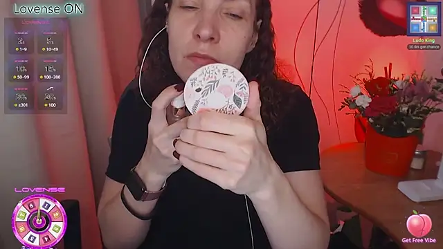 Snapshot of JohansonKatie chatting on 02.18.25 JohansonKatie online show from 02.18.25