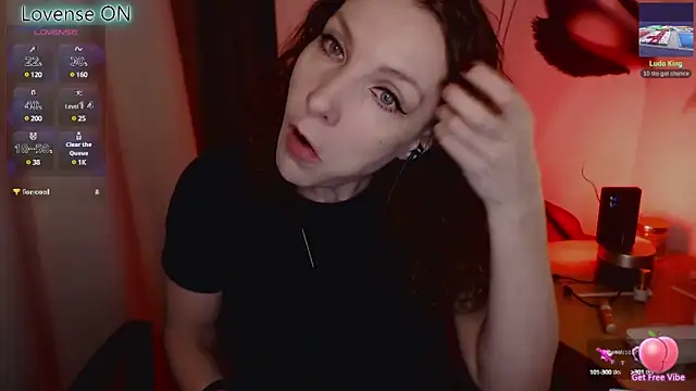 Snapshot of JohansonKatie chatting on 03.01.25 JohansonKatie online show from 03.01.25