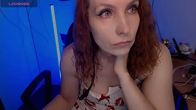 Snapshot of JohansonKatie chatting on 09.17.25 JohansonKatie online show from 09.17.25