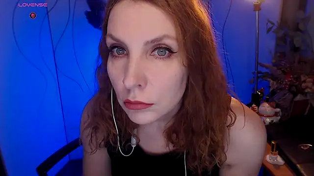 Snapshot of JohansonKatie chatting on 11.26.25 JohansonKatie online show from 11.26.25