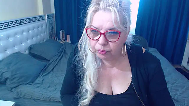 Snapshot of SonyaHotMilf chatting on 04.24.26 SonyaHotMilf online show from 04.24.26