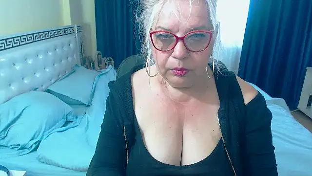 Snapshot of SonyaHotMilf chatting on 05.14.26 SonyaHotMilf online show from 05.14.26