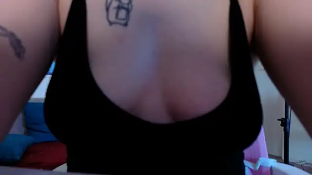 Snapshot of MilenaSaint chatting on 01.26.25 MilenaSaint online show from 01.26.25