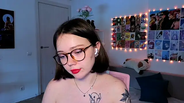 Snapshot of MilenaSaint chatting on 02.19.25 MilenaSaint online show from 02.19.25