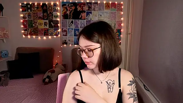 Snapshot of MilenaSaint chatting on 03.01.25 MilenaSaint online show from 03.01.25