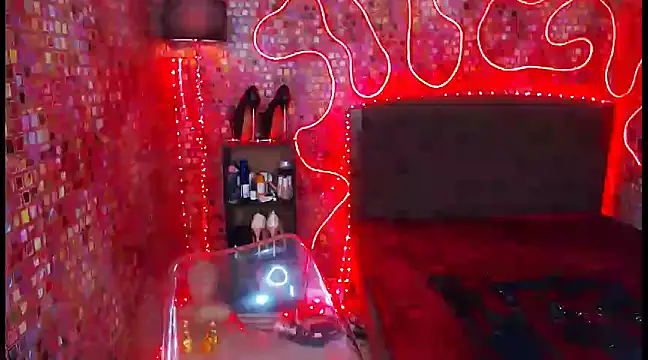 KylieMaxwellCaulfield TS online show from 03.21.25