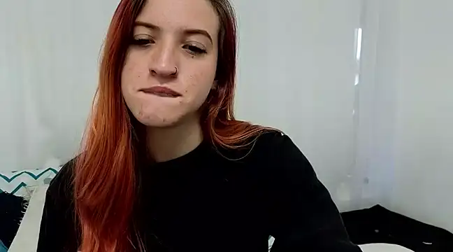 Snapshot of ninaa_fox chatting on 02.11.25 ninaa fox online show from 02.11.25