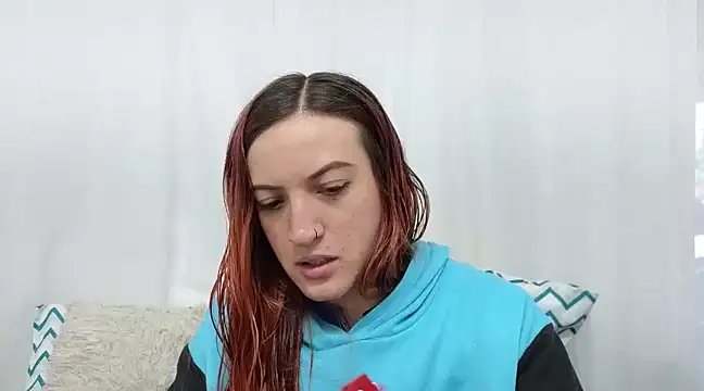 Snapshot of ninaa_fox chatting on 02.14.25 ninaa fox online show from 02.14.25