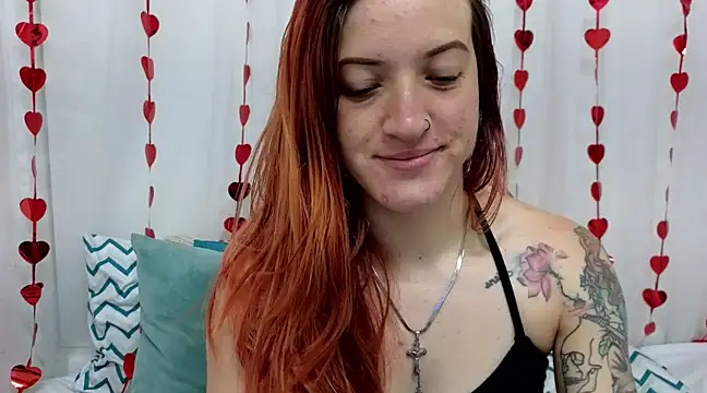 Snapshot of ninaa_fox chatting on 02.18.25 ninaa fox online show from 02.18.25