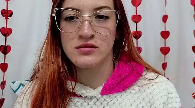 Snapshot of ninaa_fox chatting on 02.18.25 ninaa fox online show from 02.18.25