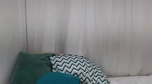 Snapshot of ninaa_fox chatting on 03.20.25 ninaa fox online show from 03.20.25