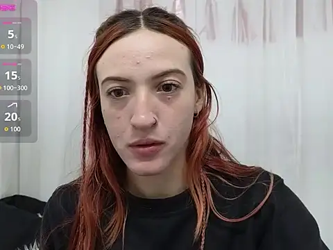 Snapshot of ninaa_fox chatting on 10.11.25 ninaa fox online show from 10.11.25