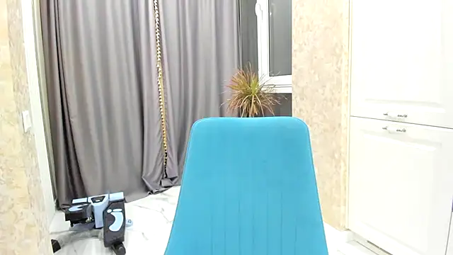 Snapshot of Iris_cherry chatting on 12.14.24 Iris cherry online show from 12.14.24