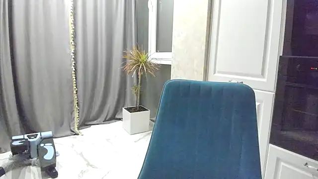 Snapshot of Iris_cherry chatting on 12.21.24 Iris cherry online show from 12.21.24