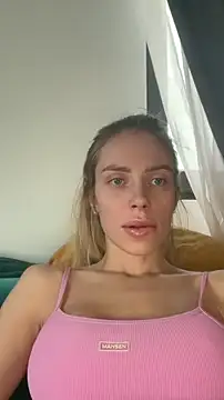 Snapshot of Iris_cherry chatting on 12.19.25 Iris cherry online show from 12.19.25