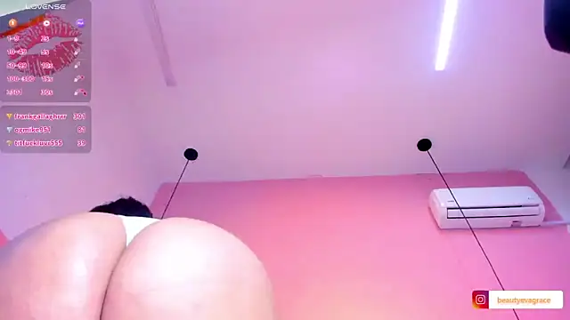 Snapshot of Eva_Grace_ chatting on 12.17.24 Eva Grace online show from 12.17.24