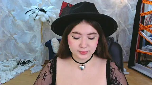 NicoleFoxery online show from 10.30.25