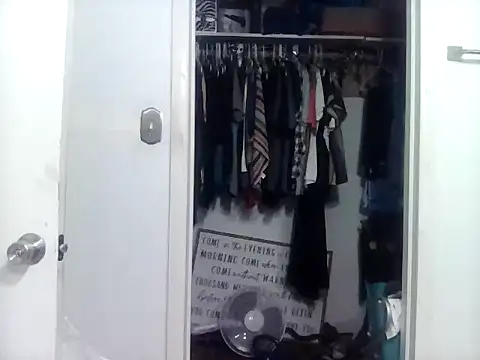 Snapshot of Prettyboiflaco chatting on 01.11.25 Prettyboiflaco online show from 01.11.25