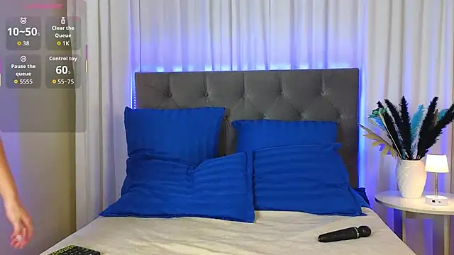 Ariana Petite online show from 11.07.25