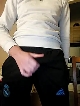 MlodyDres online show from 10.24.25