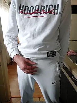 MlodyDres online show from 10.26.25